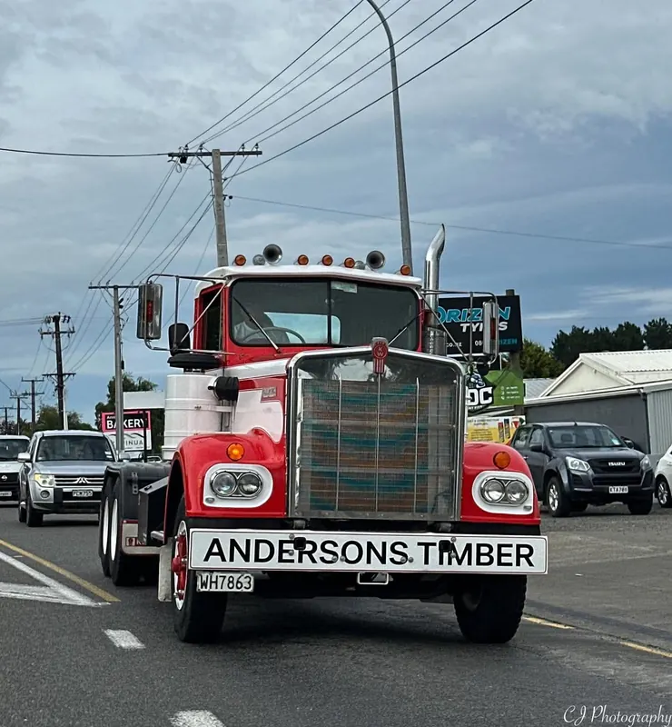 A red and white Kenworth W924 with an Andersons Timber bumper
