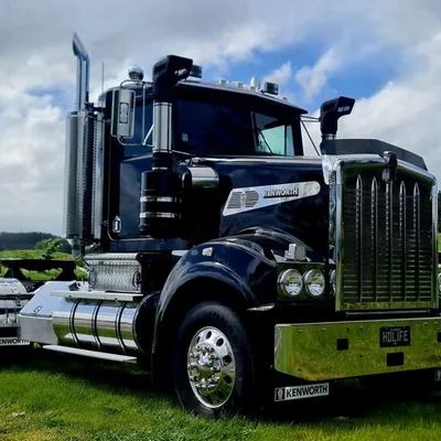 A black Kenworth truck