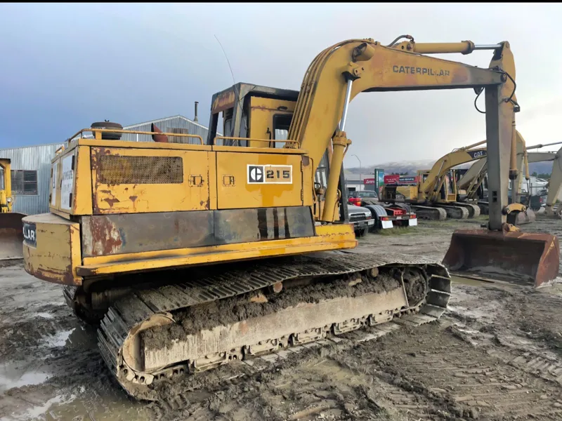 A 1977 Caterpillar 215 excavator, an early hydraulic digger.